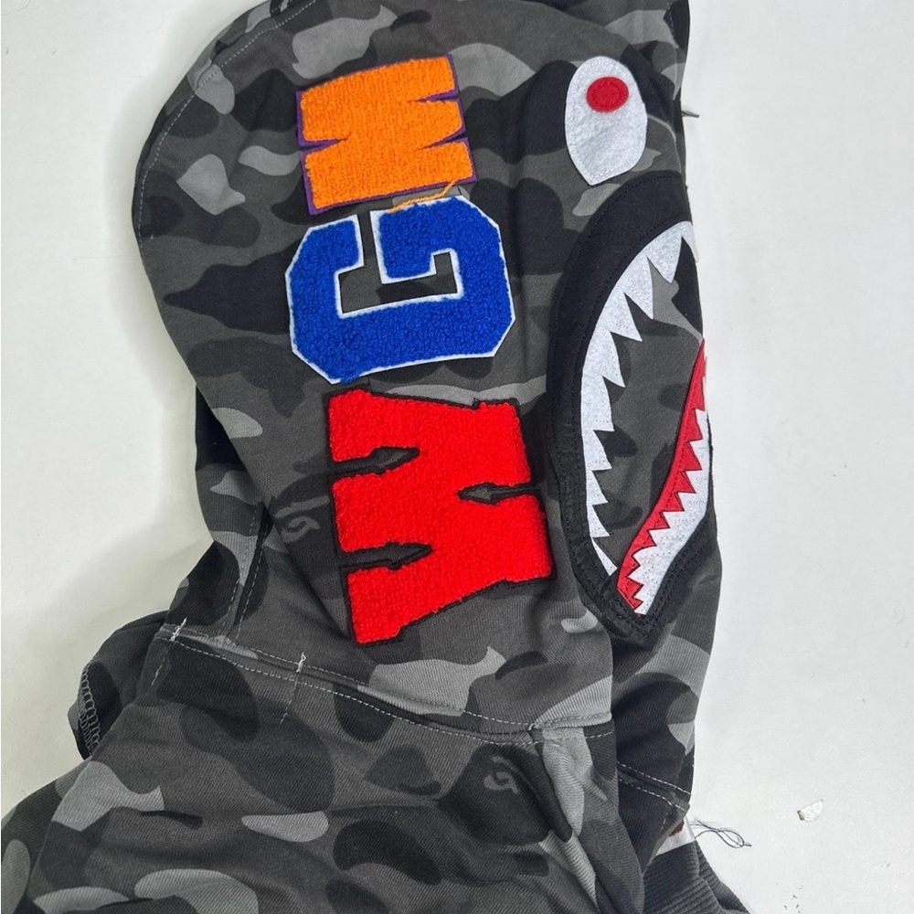 Bape 1st camo shark full zip hoodie size medium - Picture 7 of 11